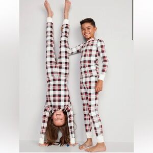 NWT Gender-Neutral Printed Snug-Fit
Pajama Set for Kids
